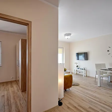 Sunflowers Apartament Przy Strzeleckiej W Kolobrzegu דירה *